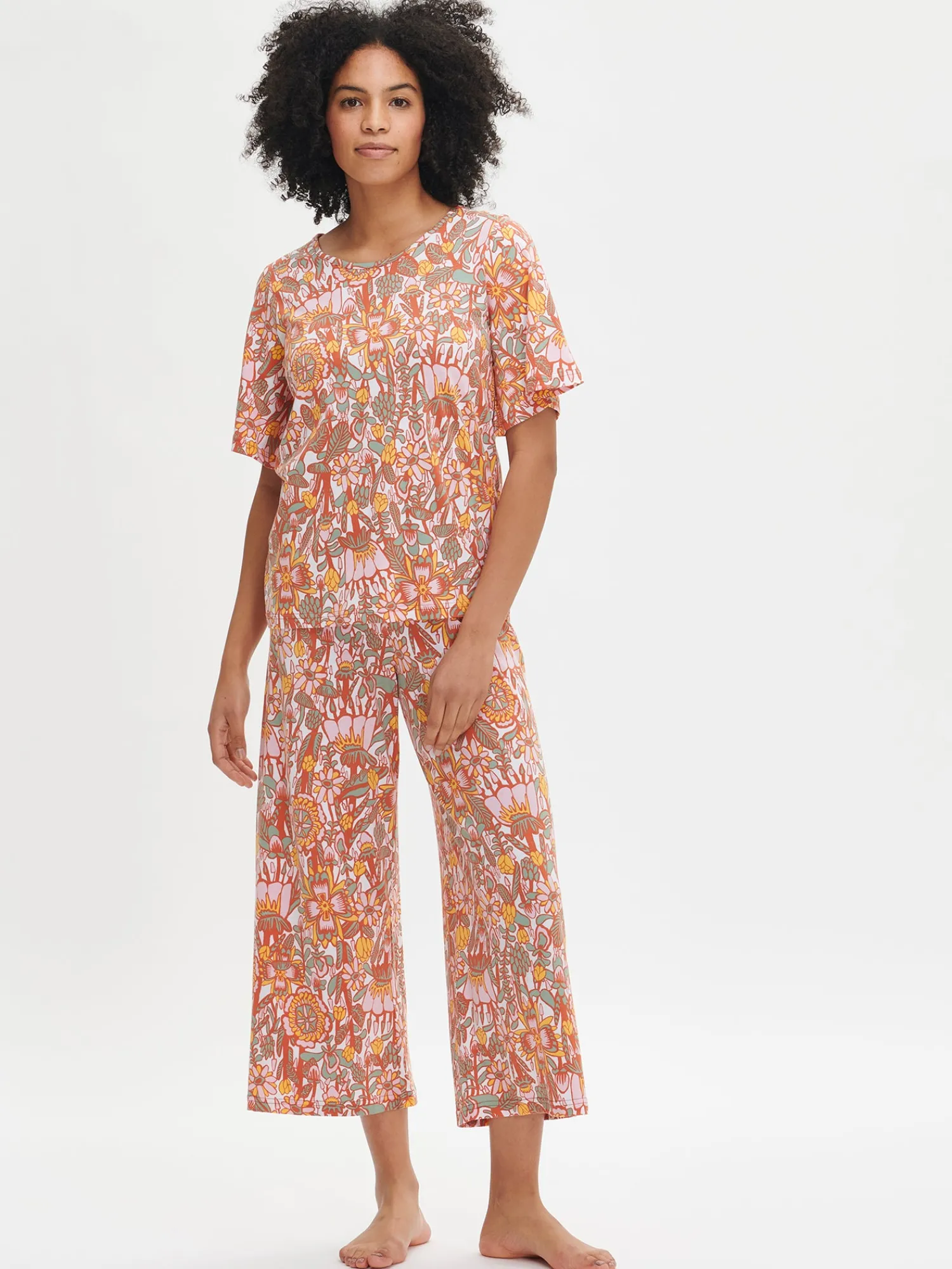 Nanso Yöasut Ja Oloasut*OODI t-paita -