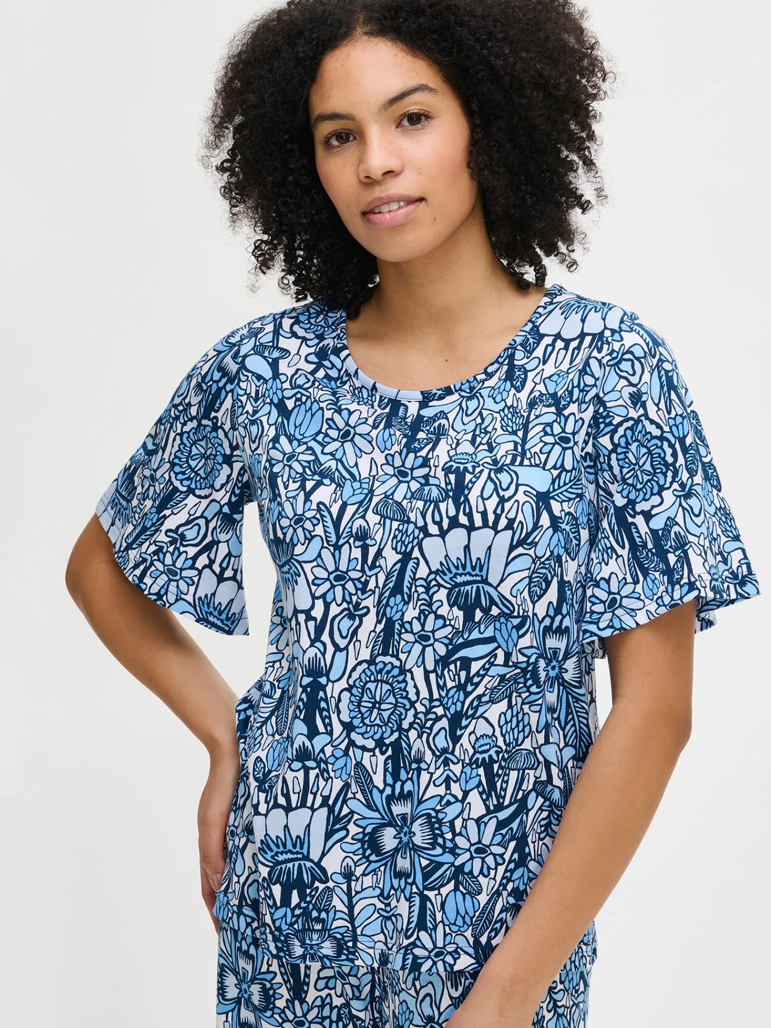 Nanso Yöasut Ja Oloasut*OODI t-paita -