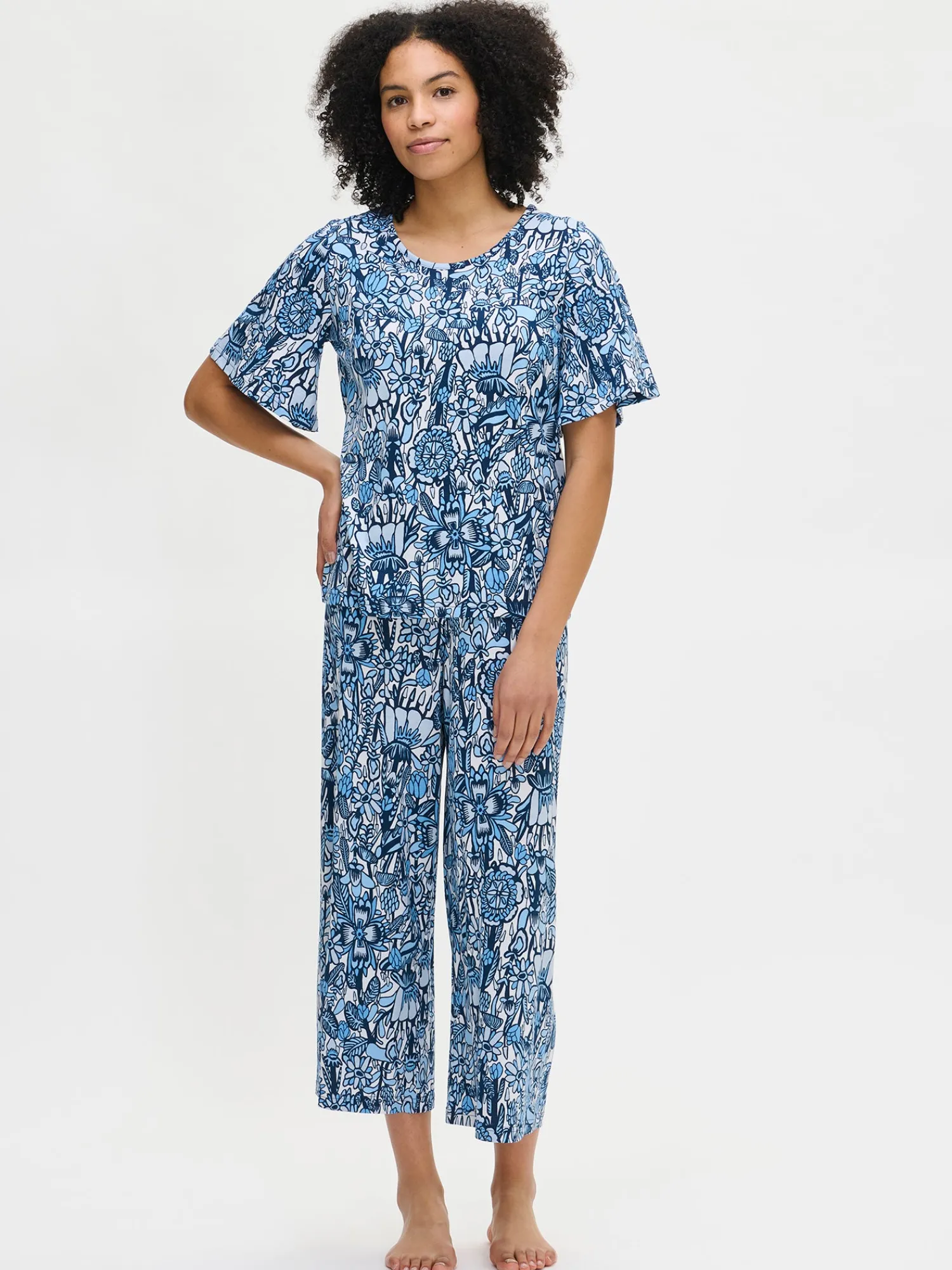 Nanso Yöasut Ja Oloasut*OODI t-paita -