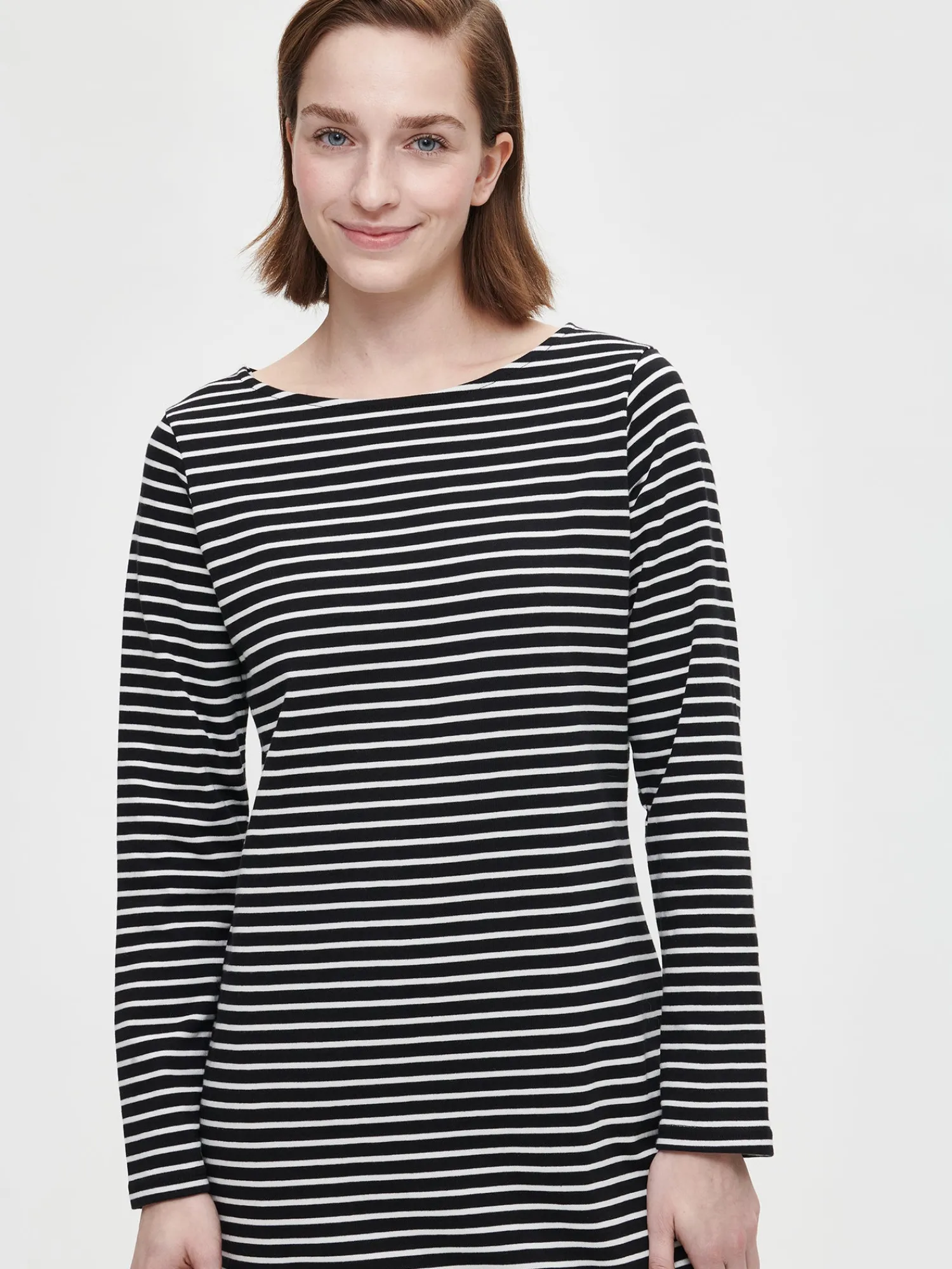 Nanso Mekot*VAAKA lyhyt neulosmekko -