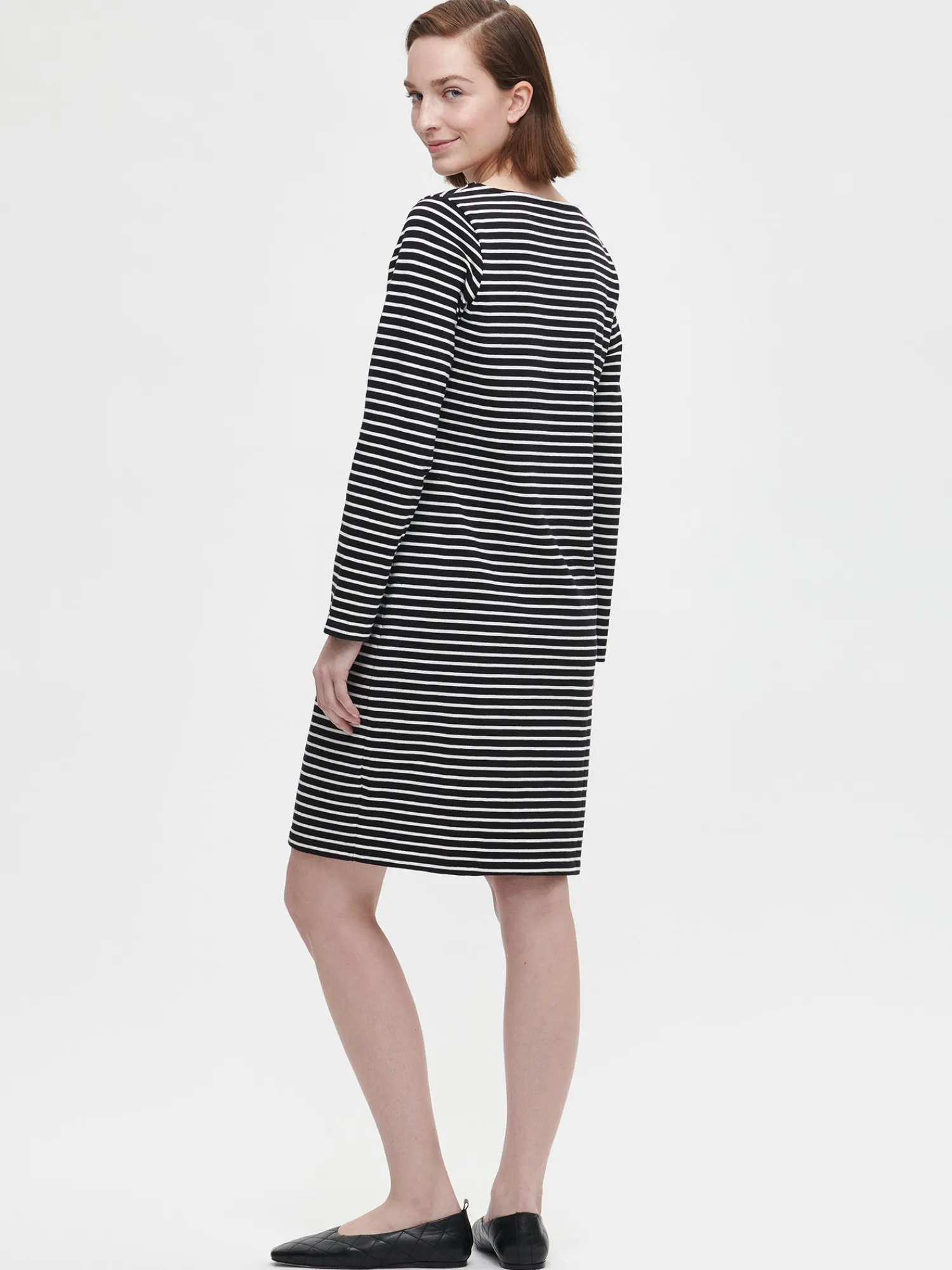 Nanso Mekot*VAAKA lyhyt neulosmekko -