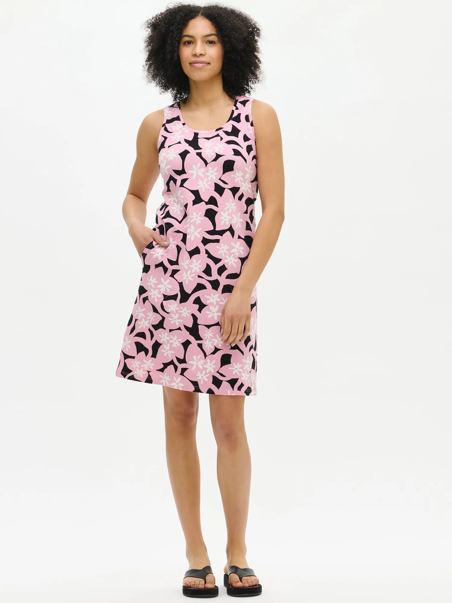 Nanso Mekot*VERNA lyhyt trikoomekko -