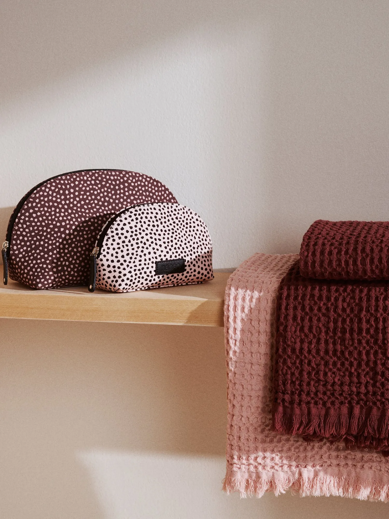 Nanso Pyyhkeet Ja Kosmetiikkalaukut*VOHVELI kylpypyyhe - tumman